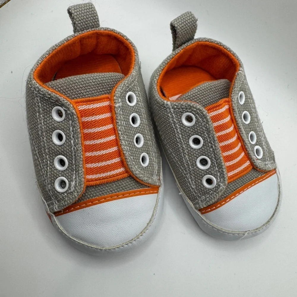 NWOT Baby Size 9-12M 3.5 Boys Grey & Orange Soft Sneaker